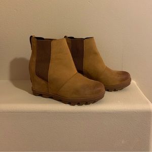 SOREL wedge boots camel color Size 7